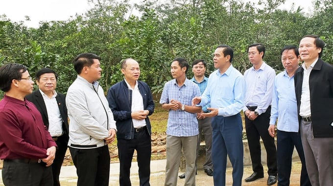 ntm2-162926_749.jpg Đầu năm 2024, Chủ tịch UBND tỉnh Hà Tĩnh Võ Trọng Hải và đoàn công tác BCĐ xây dựng NTM tỉnh đã đến kiểm tra, động viên huyện Hương Khê đẩy nhanh tiến độ, phấn đấu xây dựng huyện đạt chuẩn NTM trước tháng 10/2024. Ảnh: D.Chiến.