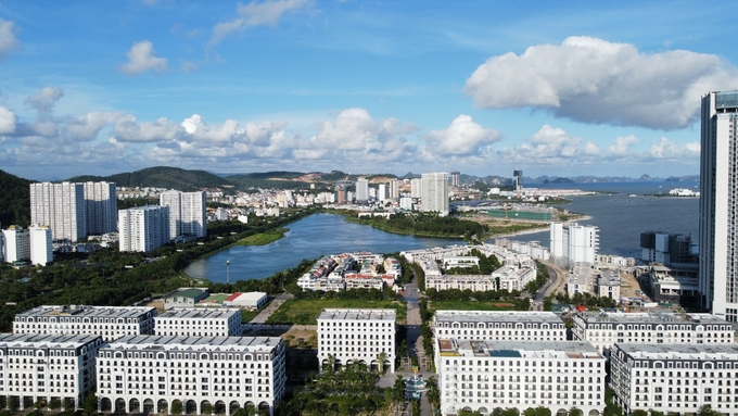 xay-dung-ha-long-khong-co-an-xin-an-may-203820_64.jpg Một góc khu Bãi Cháy (Hạ Long) ngày nay. Ảnh: Cường Vũ.