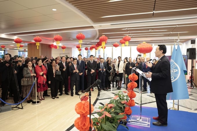 dg-at-chinese-new-year-celebration-092839_460.jpeg Tổng Giám đốc tổ chức Lương thực và Nông nghiệp Liên Hợp Quốc (FAO) chủ trì lễ đón Tết Nguyên đán 2024 tại cơ quan. Ảnh: FAO.