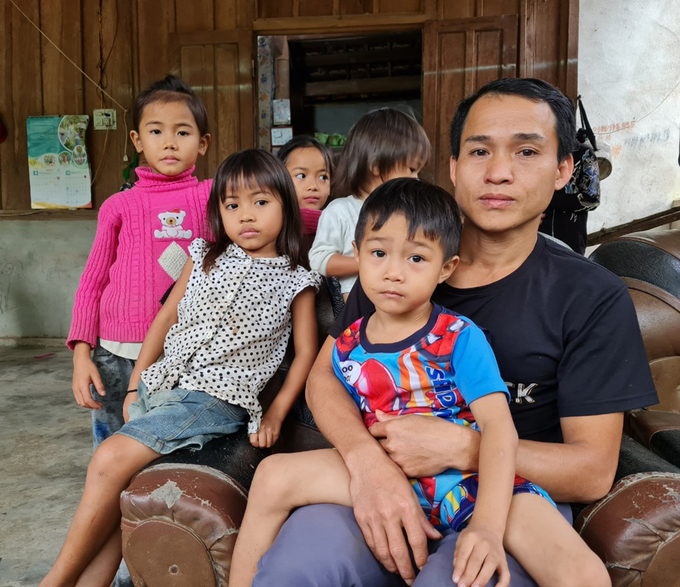 z3870749989736_4026642f1289c27cc56ca7d1e078e7d9-012423_607.jpg Trái ngược với quyền lợi của doanh nghiệp, rất nhiều hộ dân thuộc diện tái định cư chịu cảnh thua thiệt đủ bề. Ảnh: Việt Khánh.