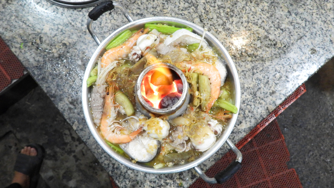 Nguyên vật liệu để nấu lẩu được lấy từ nguồn thực phẩm sạch tại miền Tây đảm bảo tươi ngon, giữ nguyên hương vị. Ảnh: Trần Phi.