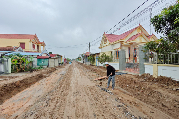 Đoàn Xá đang gấp rút xây dựng, mở rộng đường, phấn đấu về đích nông thôn mới kiểu mẫu. Ảnh: Tùng Đinh.