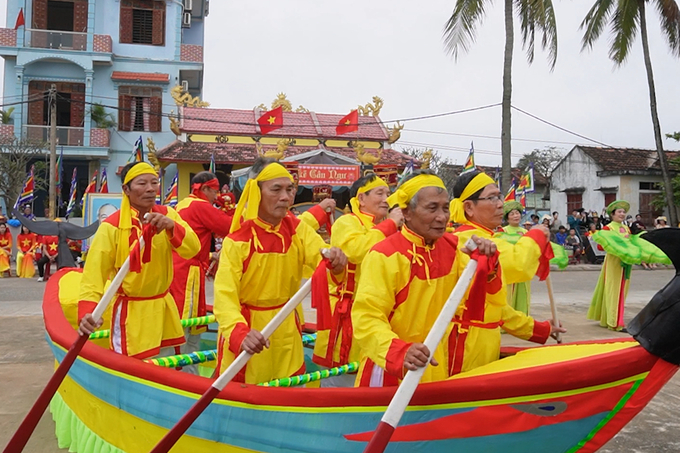 Chèo cạn - Nét đẹp văn hóa của người dân miền biển. Ảnh: T. Đức.
