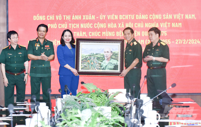 bv-175-2-155008_670-155008.jpg Phó Chủ tịch nước Võ Thị Ánh Xuân chúc mừng tập thể y bác sĩ Bệnh viện Quân y 175 nhân Ngày Thầy thuốc Việt Nam. Ảnh: Văn Chính.