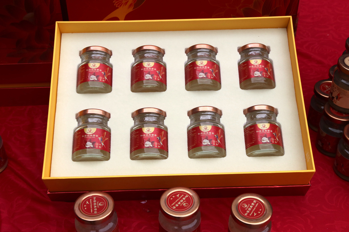 anh-2-san-pham-yen-nuoc-avanest-da-duoc-kiem-nghiem-tai-phong-thi-nghiem-quoc-gia-o-viet-nam-va-trung-quoc-truoc-khi-dua-ra-thi-truong-115533_274.jpg Sản phẩm yến nước Avanest đã được kiểm nghiệm tại phòng thí nghiệm quốc gia ở Việt Nam và Trung Quốc trước khi đưa ra thị trường. Ảnh: Đức Chung.
