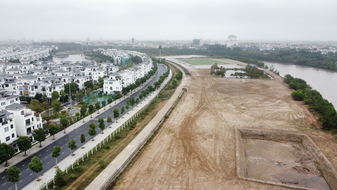 hoan-phao-1-160722_499.jpg Hoạt động san gạt ngoài đê tả Lạch Tray của ông Văn Trần Hoàn.