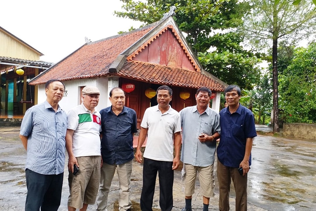 thuong-dan-dan-lap-den-tho-2-215552_277.jpg Trong chùa Côn Sơn (chùa tạm phục dựng trên nền chùa cũ), 2019.