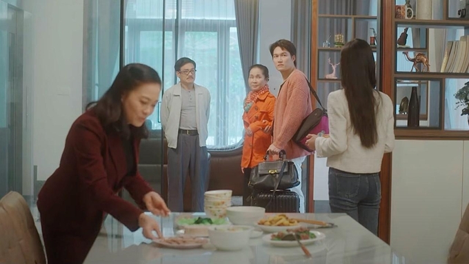 truc-tiep-gap-em-ngay-nang-tap-10-tren-vtv3-hom-nay-7-3-153115_230.jpg Huy khó chịu khi thấy Diệp đến nhà. Ảnh CMH