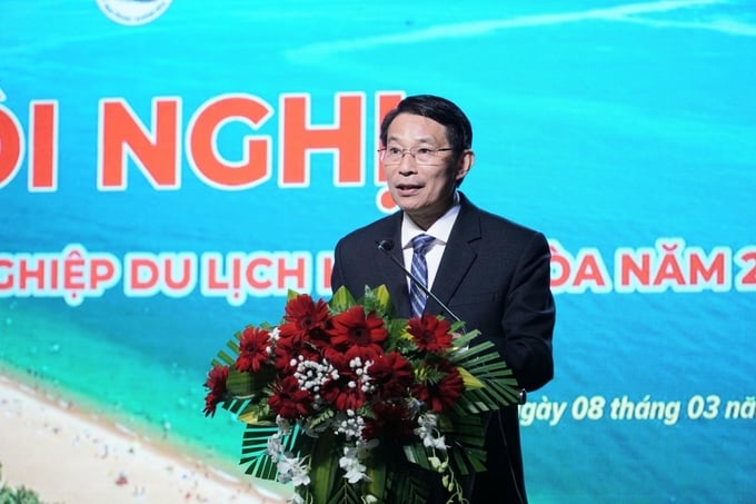 1-170101_494.jpg Ông Đinh Văn Thiệu, Phó Chủ tịch UBND tỉnh Khánh Hòa phát biểu tại hội nghị. Ảnh: PC.