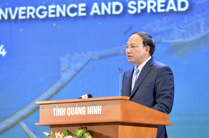 Ông Nguyễn Xuân Ký, Bí thư Tỉnh ủy, Chủ tịch HĐND tỉnh, phát biểu khai mạc Chương trình gặp gỡ. Ảnh: Thu Chung