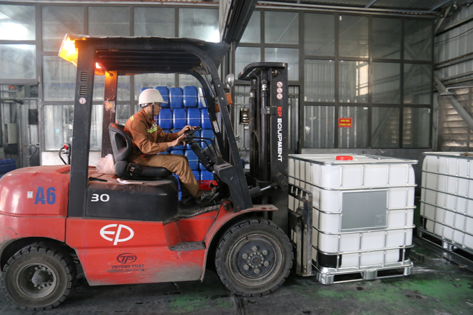 Phốt pho vàng và axit phosphoric là mặt hàng xuất khẩu, được các công ty Hàn Quốc, Nhật Bản ưa chuộng. Ảnh: Hải Đăng.