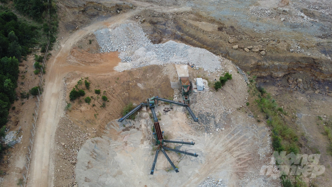 dji_0052-114253_868-114254.jpg Dây chuyền máy nghiền sàng đá bên trong dự án.