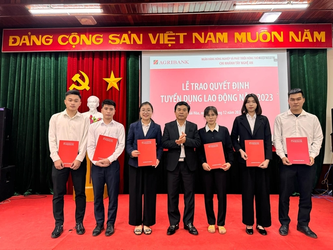 Công tác đào tạo và tuyển dụng nhân lực luôn được Đảng ủy, BGĐ Agribank Tây Nghệ An đặc biệt quan tâm