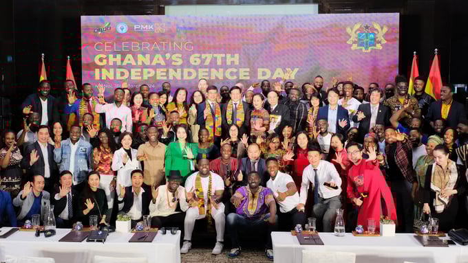 le-ky-niem-67-nam-quoc-khanh-cong-hoa-ghana-ha-noi-viet-nam-143354_616.jpg Lễ kỷ niệm 67 năm Quốc khánh Cộng hòa Ghana tối 17/3 tại Hà Nội, Việt Nam. Ảnh: Quỳnh Chi.