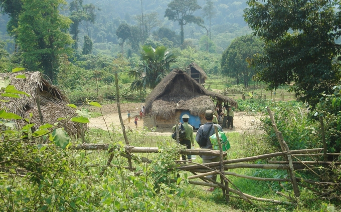 Lối vào bản Đoòng (ảnh chụp năm 2009). Ảnh: T. Phùng.