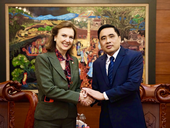 dsc08100-105933_610.jpg Việt Nam đánh giá cao vai trò và vị trí của Argentina là thành viên và là cửa ngõ để Việt Nam tiếp cận thuận lợi với khối thị trường chung Nam Mỹ (Mercosur).