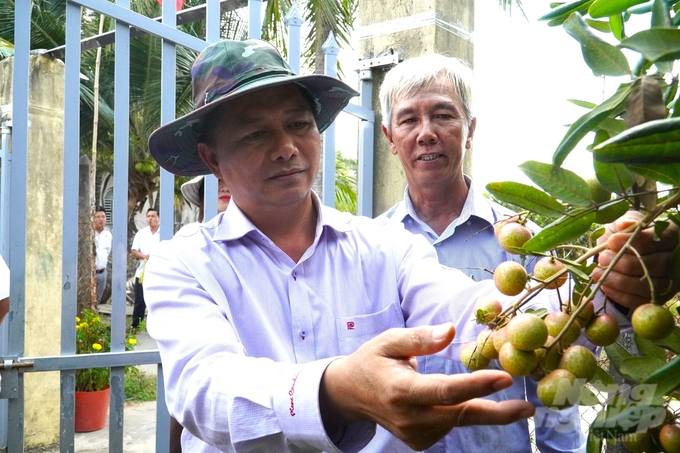 Lãnh đạo tỉnh Sóc Trăng tìm hiểu mô hình sản xuất nông nghiệp trọng điểm trên địa bàn tỉnh. Ảnh: Kim Anh.