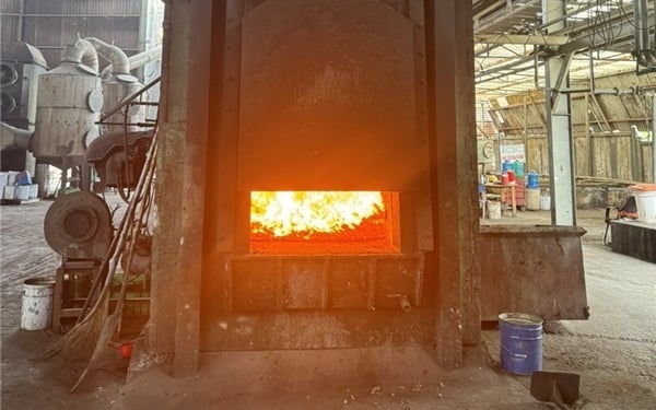 Exhibits are destroyed in an industrial incinerator within 2 days, ensuring complete destruction without affecting the environment. Photo: Le Binh