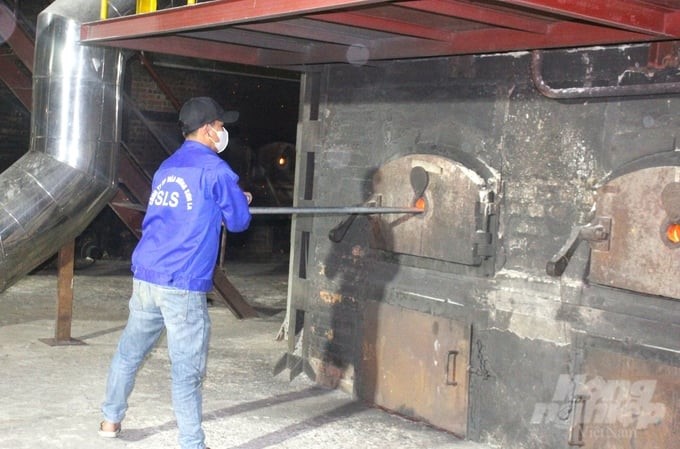 Utilizing bagasse as fuel to burn boilers to provide stream for generators helps Son La Sugar Company save a lot of costs. Photo: Trung Quan.