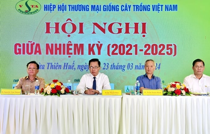 During the midterm conference for 2021-2024, Mr. Tran Manh Bao, Chairman of the Association, announced that VSTA is determined to host the 2026 Asia-Pacific Seed Conference (APSA). Photo: PT.