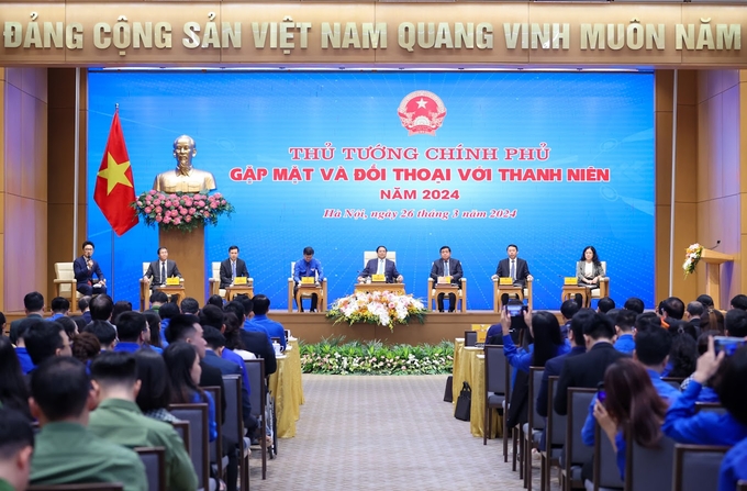 1-144623_243.jpg Thủ tướng Chính phủ gặp mặt, đối thoại với thanh niên năm 2024. Ảnh: VGP.