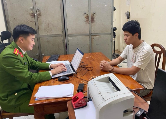 Đối tượng Lô Văn Khuyến làm việc với lực lượng Công an tỉnh Tuyên Quang. Ảnh: Tư liệu.