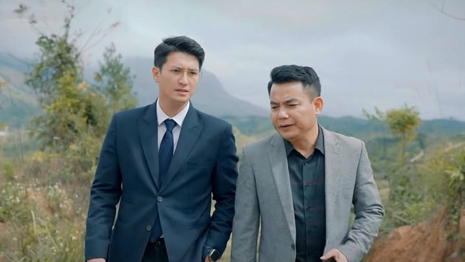 truc-tiep-lo-hen-voi-ngay-xanh-tap-9-tren-vtv1-hom-nay-28-3-174814_112.jpg Hiệp thắc mắc với ông Thắng về dự án. Ảnh CMH