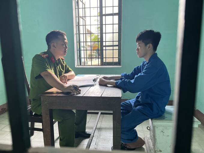 Lê Ngọc Quý làm việc với cơ quan công an. Ảnh: CAH.