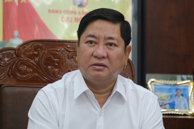 tran-quoc-nam-230957_966.jpg Ông Trần Quốc Nam, Chủ tịch UBND tỉnh Ninh Thuận chia sẻ với Báo Nông nghiệp Việt Nam về câu chuyện nuôi biển. Ảnh: Kiên Trung.