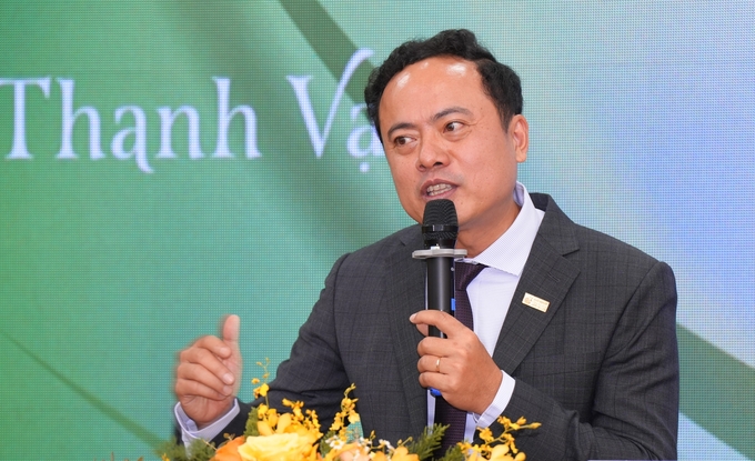 Tác giả Huỳnh Thanh Vạn tại buổi ra mắt cuốn sách. 