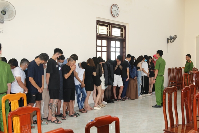 29 đối tượng dương tính với chất ma túy tại cơ quan chức năng. Ảnh: Q. Văn.