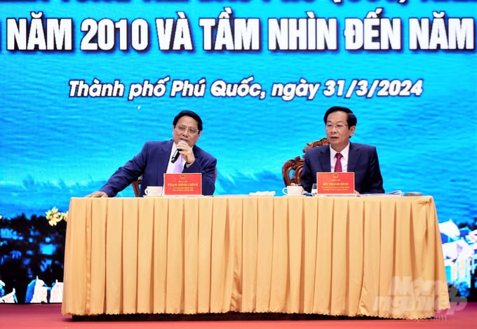 Thủ tướng Phạm Minh Chính và Bí thư Tỉnh ủy Kiên Giang Đỗ Thanh Bình chủ trì hội nghị. Ảnh: Trung Chánh.