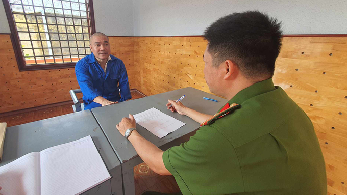 432744591_1140924763997556_4127717350633217216_n-152612_829.jpg Lê Văn Quyết tại cơ quan điều tra. Ảnh: Quang Yên.