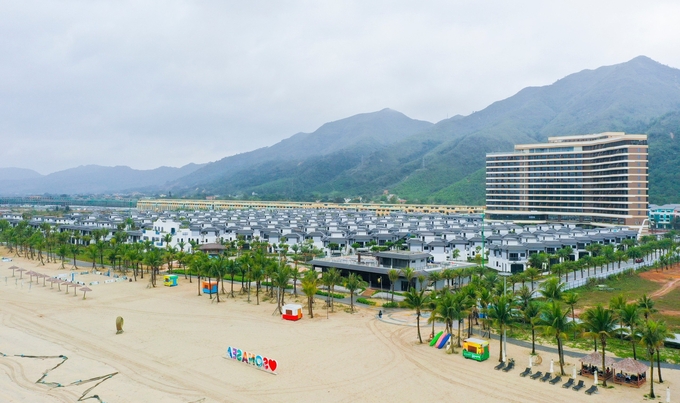 Những công trình 'All in One' tiên phong như khu tổ hợp nghỉ dưỡng Sonasea Vân Đồn Harbor City giúp Vân Đồn có thêm tiềm lực đón tiếp tệp du khách cao cấp. Ảnh: CEO Group