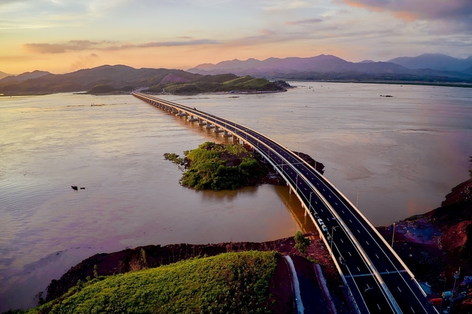 Vân Đồn có thể kết nối tới mọi vùng miền, khu vực nhờ bộ ba đường bộ - đường không - đường thủy.