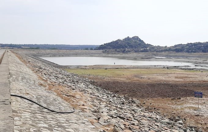Bau Ngu Lake has receded to the dead water level. Photo: PC.