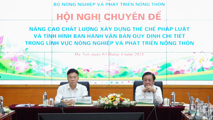 tang-cuong-doi-thoai-lien-nganh-trong-xay-dung-the-che-phap-luat-nganh-nn-ptnt-172856_581.jpg Bộ trưởng Bộ Tư pháp Lê Thành Long và Bộ trưởng Lê Minh Hoan đồng chủ trì Hội nghị Nâng cao chất lượng xây dựng thể chế pháp luật ngành NN-PTNT ngày 3/4. Ảnh: Quang Dũng.