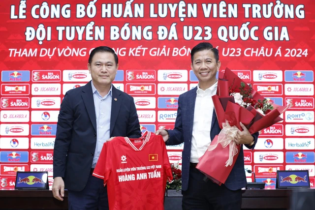tuan-con-17122015967602142079070-105139_311.jpg HLV Hoàng Anh Tuấn được tin tưởng giao trọng trách tại VCK U23 Châu Á. Ảnh: Hoàng Linh/ Thể Thao Văn Hóa