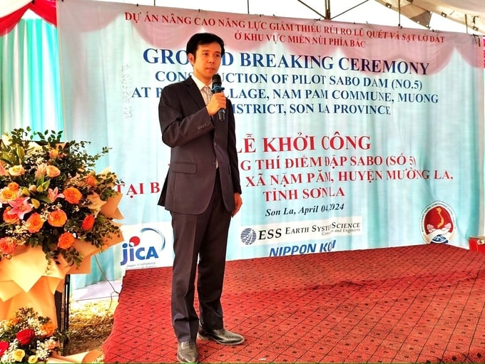 Mr. Suzuki Takashi, Advisor on Disaster Risk Management at the Ministry of Agriculture and Rural Development, delivering remarks at the ceremony. Photo: Le Quynh.