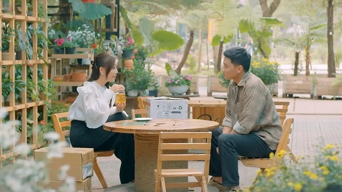truc-tiep-lo-hen-voi-ngay-xanh-tap-15-tren-vtv1-hom-nay-5-4-152958_906.jpg Giang khen thức uống của Thường. Ảnh CMH