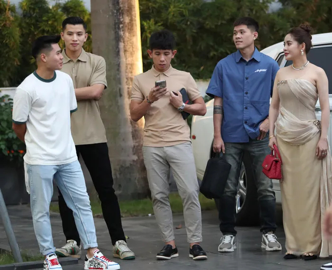 ed74dad83394daca8385jpg-205755_807.jpg Nhóm cầu thủ Thanh Bình, Tiến Anh, Hồng Duy. Ảnh: Đại Nam
