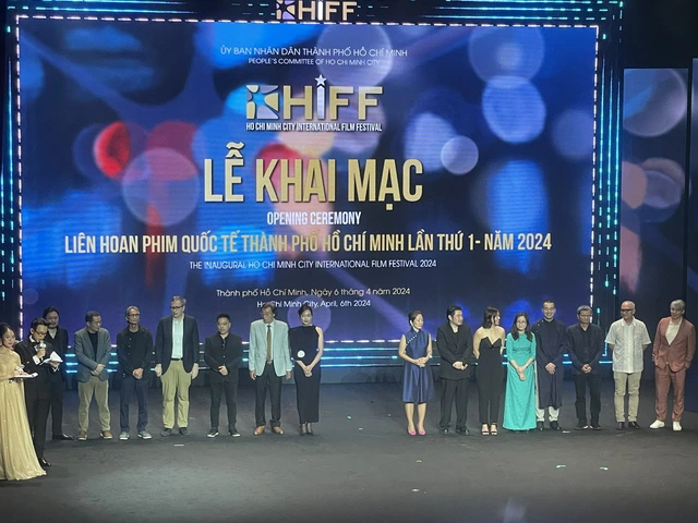 06042024giaitrihiff-14-1712441759795765968418-092653_714.jpg Ra mắt ban giám khảo của cuộc thi Liên hoan phim quốc tế TPHCM. Ảnh: HIFF