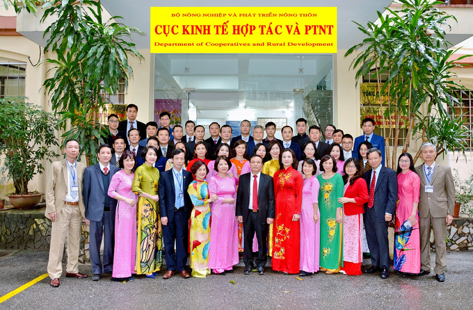 dsc_8611-copy-111133_167.jpg Tập thể lãnh đạo, cán bộ Cục Kinh tế hợp tác và Phát triển nông thôn.
