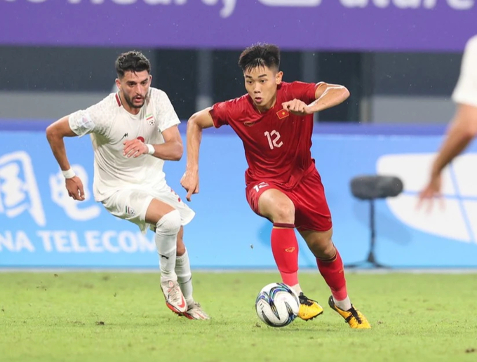 edit-dt-olympicvn-0-4-iran-minh-duc-035-1695973355968350412412-112239_932.jpg Đình Bắc thi đấu tại thế vận hội Asiad 19. Ảnh: VFF.