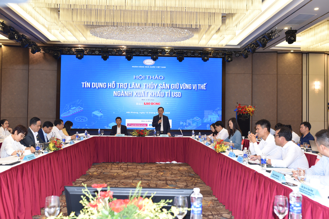 hoi-thao-2-173241_143.jpg Hội thảo được kỳ vọng sẽ gỡ các 'nút thắt' về tín dụng, đặc biệt với các lĩnh vực như chế biến, xuất khẩu, để hỗ trợ các doanh nghiệp. Ảnh: Đinh Mười.