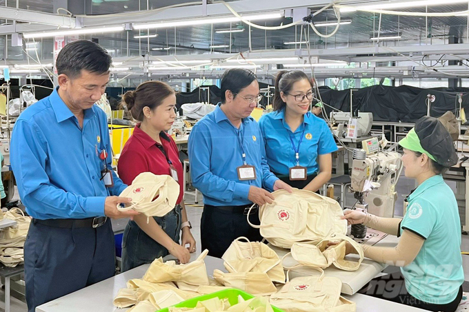 z5340306969035_b186596467fa8266adca4c2ec479937b-104936_161-104936.jpg Cuộc thi phản ánh về những đóng góp to lớn của đoàn viên, công nhân viên chức lao động và tổ chức Công đoàn trong sự nghiệp xây dựng và phát triển quê hương Quảng Trị. Ảnh: Võ Dũng.