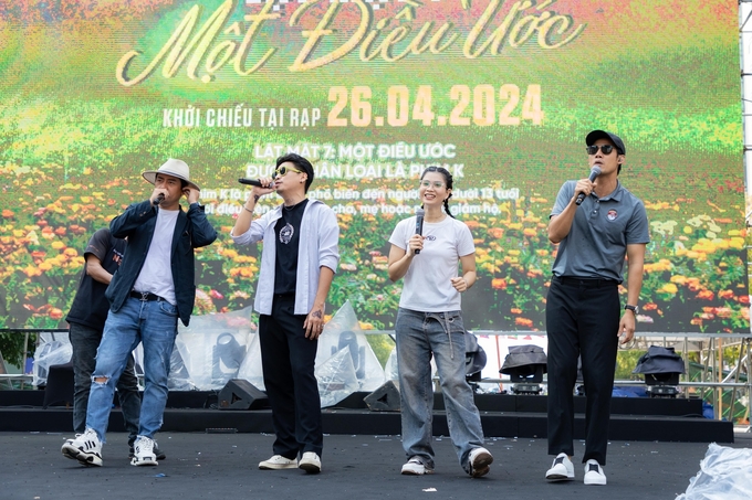 435707733_380849691604602_8863090446099140419_n-183312_935.jpg Bộ phim 'Lật mặt 7' có màn ra mắt rất tưng bừng.