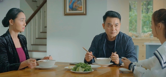 truc-tiep-lo-hen-voi-ngay-xanh-tap-21-tren-vtv1-hom-nay-15-4-145347_554.jpg Giang muốn ông Thắng nói giúp. Ảnh CMH