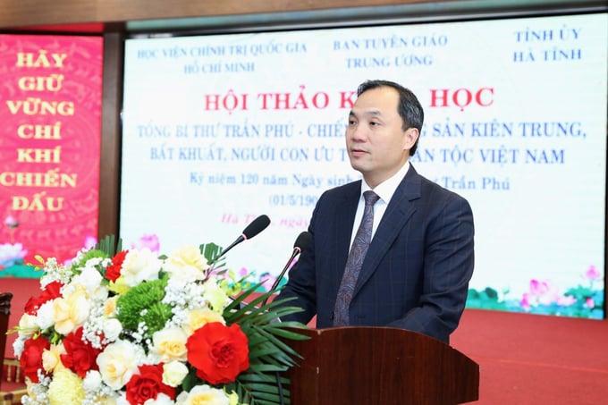 hoi-thao3-190453_411.jpg Bí thư Tỉnh ủy Hà Tĩnh Hoàng Trung Dũng tự hào ôn lại cuộc đời oanh liệt, sự nghiệp cách mạng vẻ vang của đồng chí Trần Phú.
