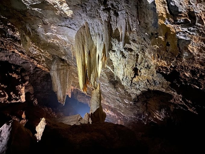 New cave being discovered. Photo: Provided by the expedition team.